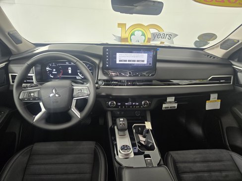 New 2025 Mitsubishi Outlander SE image 13