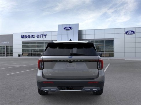 Used 2025 Ford Explorer Active w/ Active Comfort Package image 5