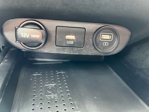 Used 2022 Hyundai Elantra Limited image 30