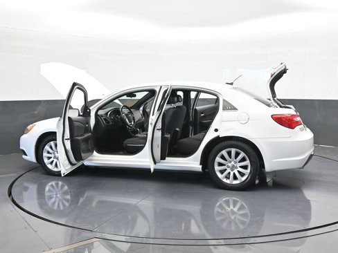 Used 2013 Chrysler 200 Touring image 67