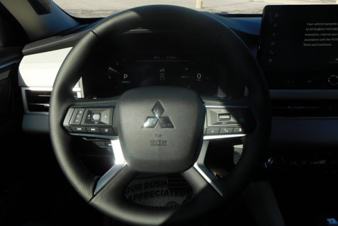 New 2025 Mitsubishi Outlander AWD image 16