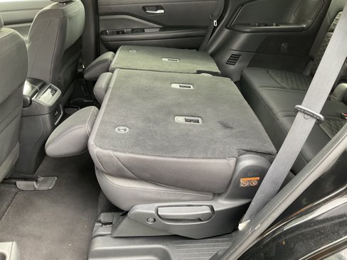 Used 2024 Nissan Pathfinder SV image 41