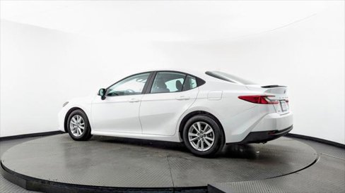 Used 2025 Toyota Camry LE image 6