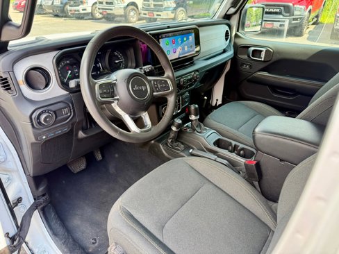 Used 2024 Jeep Wrangler Unlimited Sahara image 2