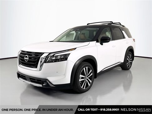 New 2025 Nissan Pathfinder Platinum image 1