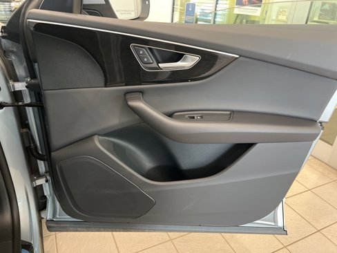 New 2025 Audi Q8 Premium image 23