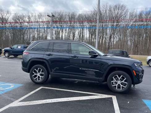 Used 2024 Jeep Grand Cherokee Limited image 5