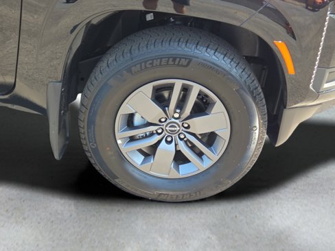 Used 2025 Nissan Frontier SV image 4