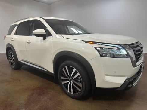 Used 2024 Nissan Pathfinder Platinum image 38