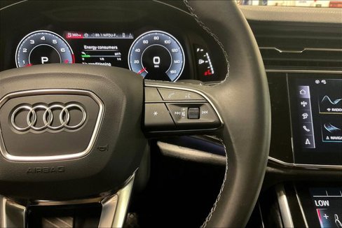 Certified 2025 Audi Q8 Premium image 19