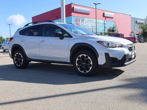 Used 2022 Subaru Crosstrek 2.0i image 2