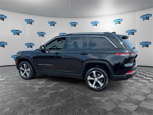 Used 2023 Jeep Grand Cherokee 4WD 4xe image 4
