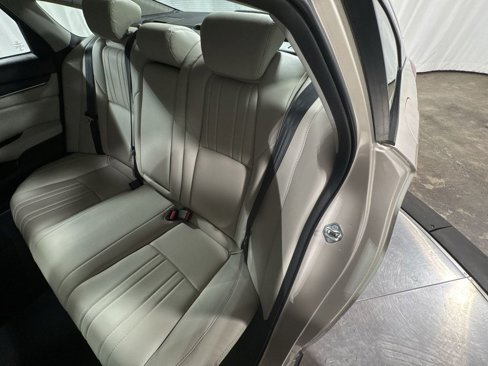 Used 2018 Honda Accord EX image 30