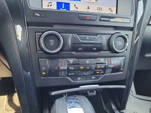 Used 2018 Ford Explorer XLT w/ Equipment Group 202A image 34