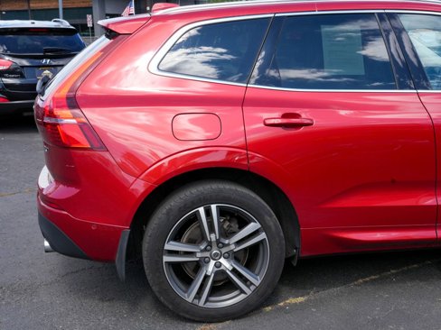 Used 2019 Volvo XC60 T6 Momentum w/ Multimedia Package image 9