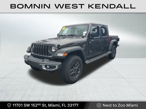 Used 2025 Jeep Gladiator Sport image 1