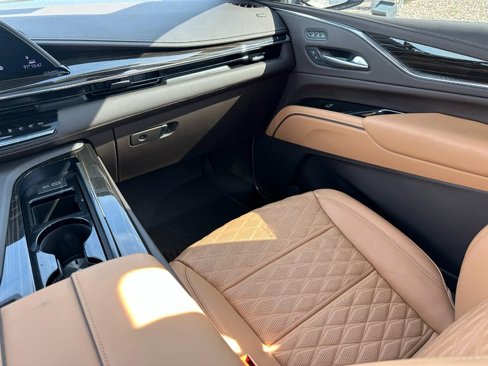 Used 2024 Cadillac Escalade Sport w/ LPO, ONYX Package image 19