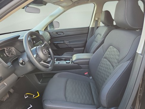 Used 2025 Nissan Pathfinder S image 27