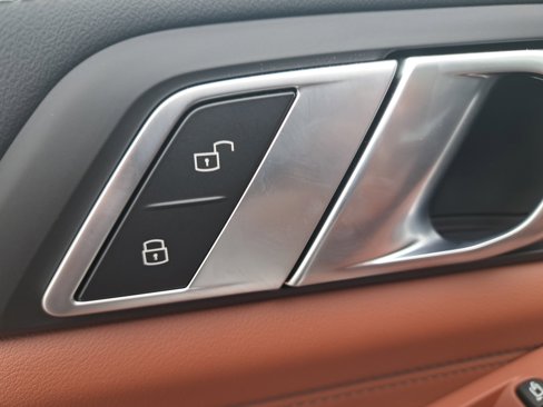 New 2026 BMW X7 M60i image 16