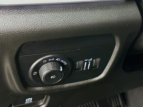 Used 2024 Jeep Grand Cherokee L Limited w/ Luxury Tech Group II image 17