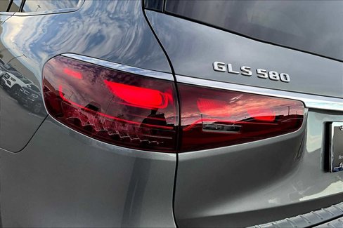 New 2026 Mercedes-Benz GLS 580 4MATIC image 14