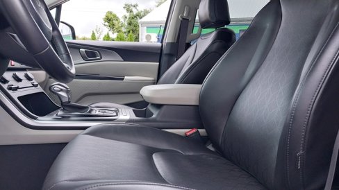 Used 2024 Kia Carnival LX image 18