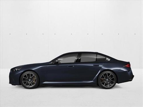 New 2026 BMW M5 image 2