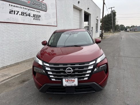 Used 2024 Nissan Rogue SV image 2