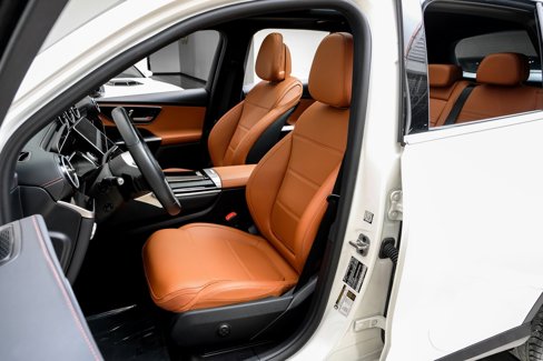 Used 2025 Mercedes-Benz GLC 300 image 32