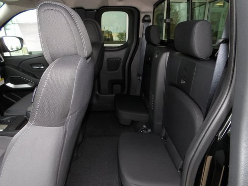 Certified 2025 Nissan Frontier SV image 16