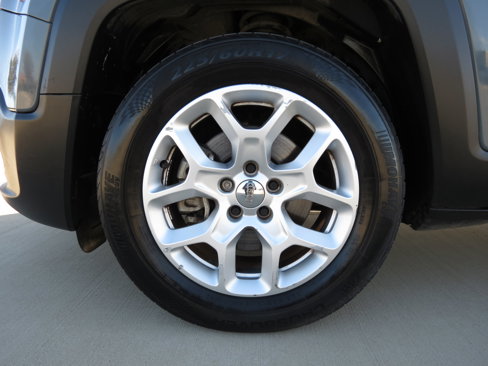 Used 2018 Jeep Renegade Latitude w/ Popular Equipment Group image 8