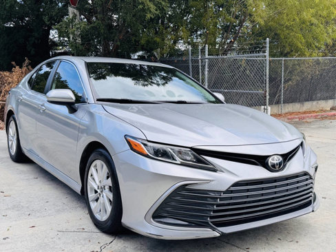 Used 2021 Toyota Camry LE image 3