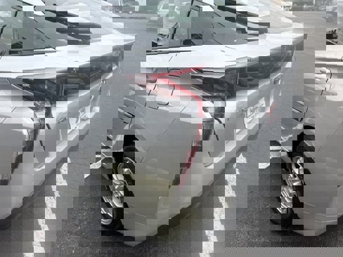 Used 2016 Toyota Prius Three Touring image 7