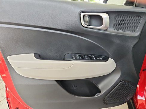 Used 2024 Hyundai Venue SEL image 26
