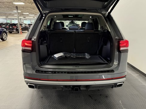 Used 2025 Volkswagen Atlas Peak Edition SE image 22