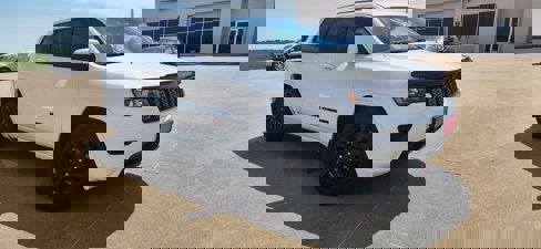 Used 2017 Jeep Grand Cherokee Altitude image 2