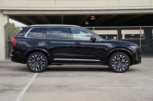 New 2026 Volvo XC90 B6 Ultra w/ Protection Package image 3