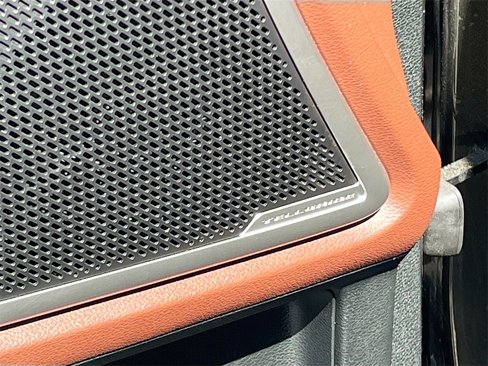 Used 2023 Kia Telluride EX w/ EX Captain's Chair Package image 19