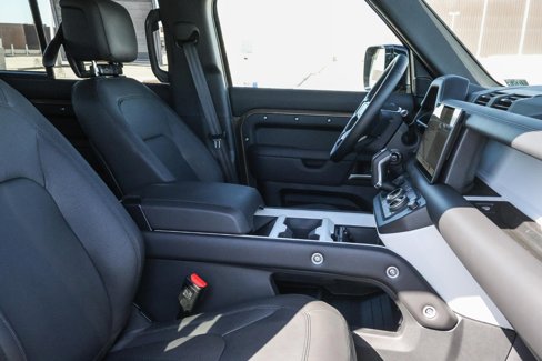 New 2025 Land Rover Defender 110 X-Dynamic SE image 12