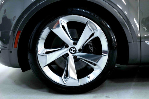 Used 2018 Bentley Bentayga image 39