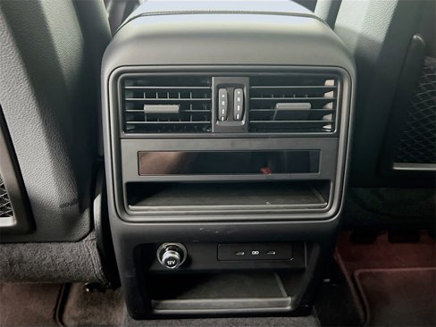Used 2025 Porsche Cayenne image 28
