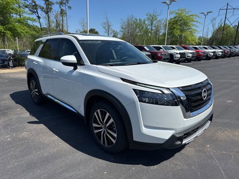 New 2025 Nissan Pathfinder Platinum image 1