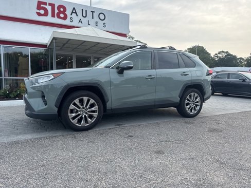 Used 2021 Toyota RAV4 XLE Premium image 2