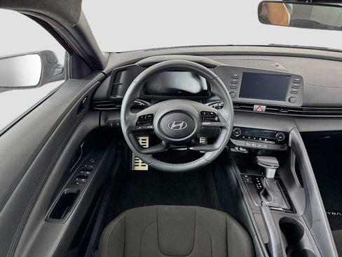 Certified 2025 Hyundai Elantra Sport image 21