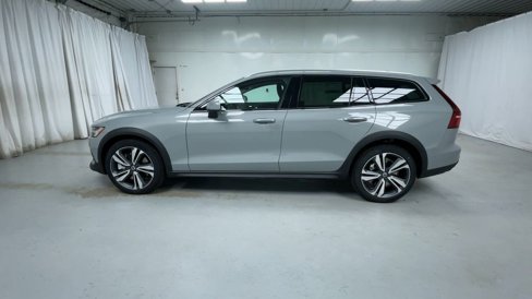 New 2026 Volvo V60 B5 Cross Country Plus w/ Climate Package image 5