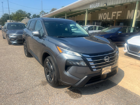 Used 2024 Nissan Rogue SV image 3