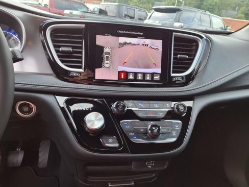 New 2026 Chrysler Pacifica Select image 16