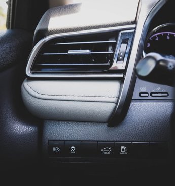 Used 2020 Toyota Camry SE image 6