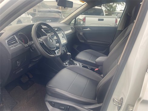 Used 2021 Volkswagen Tiguan SE w/ Panoramic Sunroof Package image 8