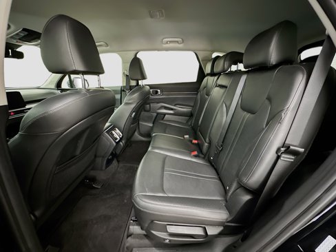 Used 2024 Kia Sorento S image 29